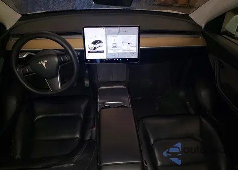 2021 Tesla Model Y z USA, uszkodzony, nr VIN 5YJYGDEE5MF161719